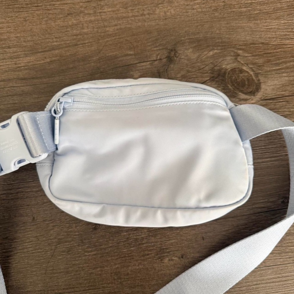 Lululemon Solid Everywhere Belt Bag - image 3